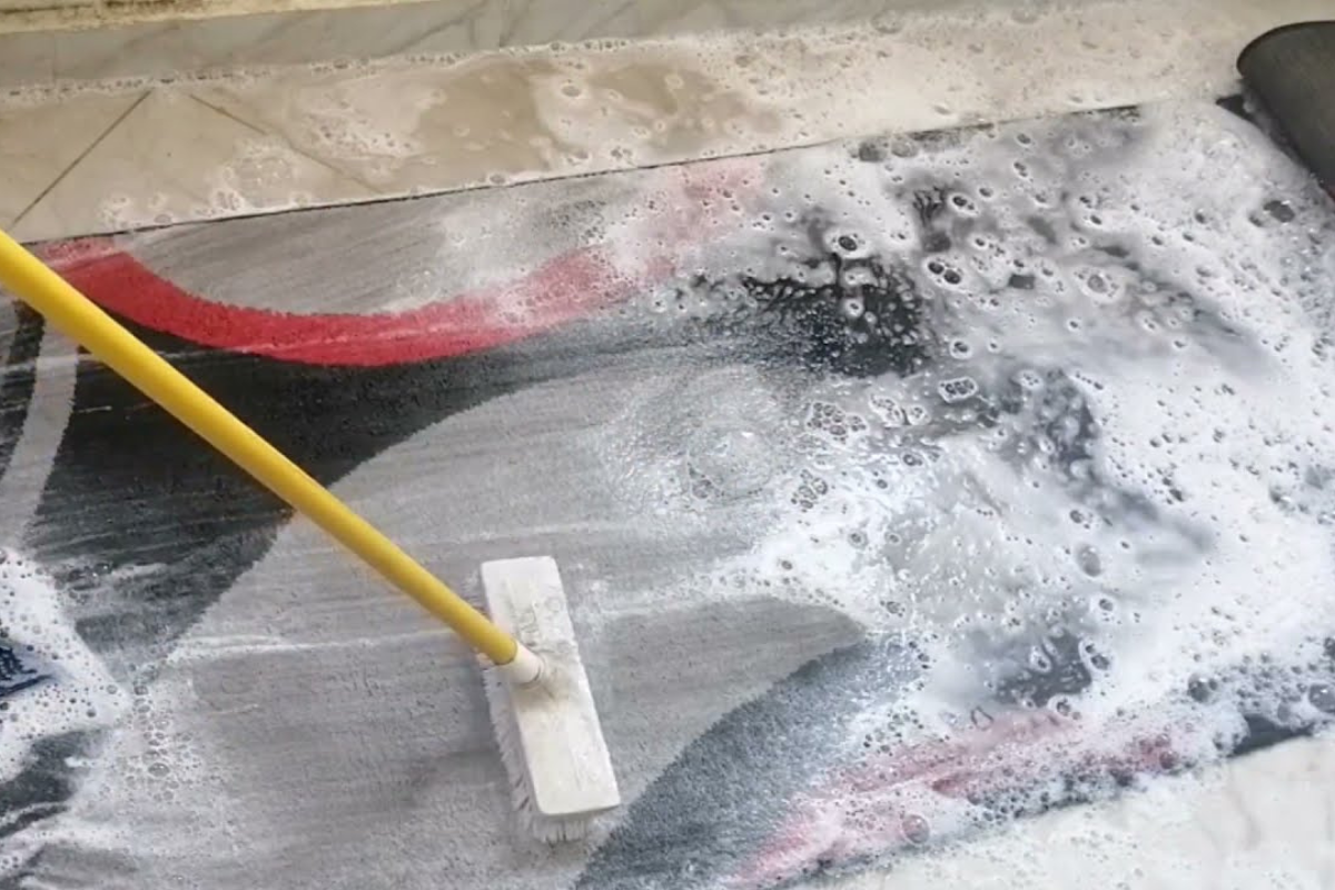 غسيل سجاد في العين